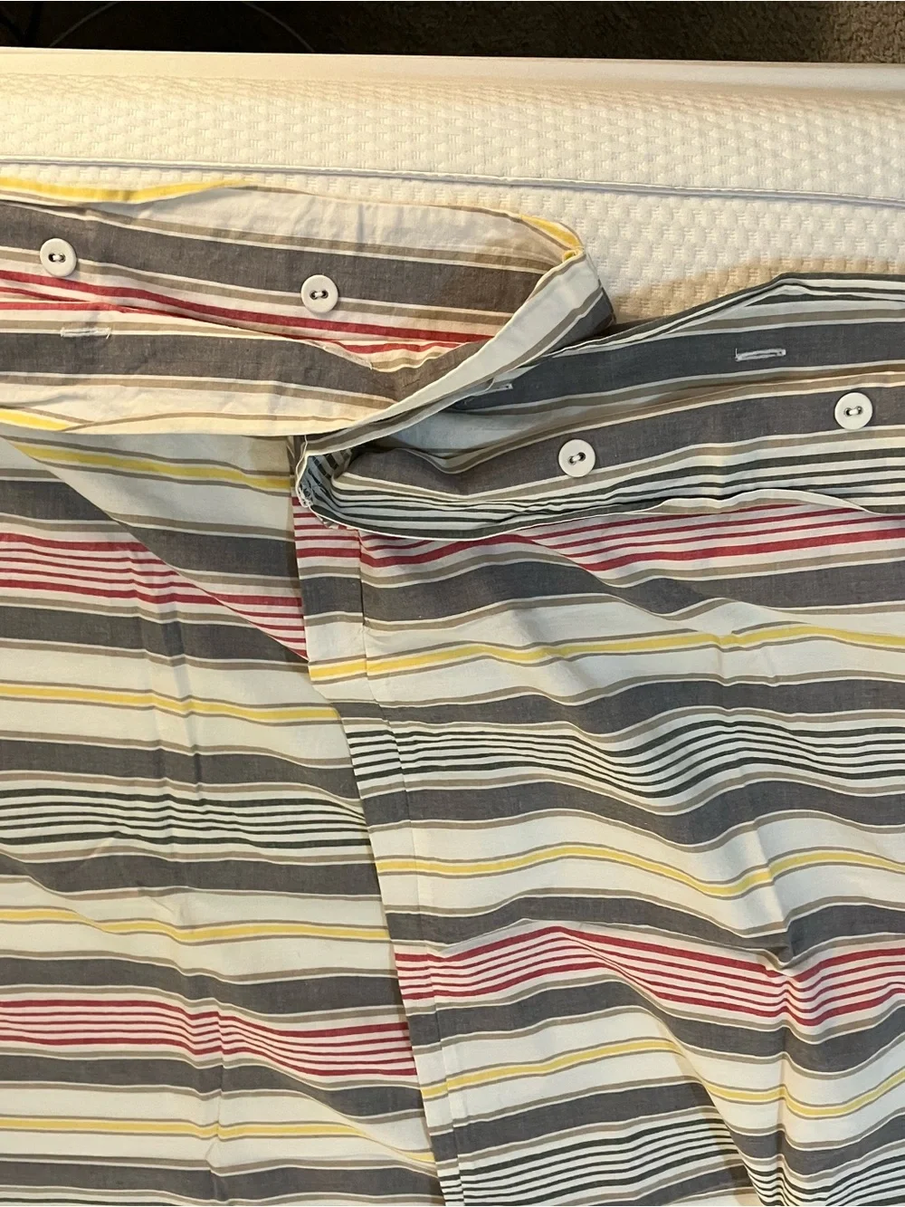IKEA Akerfraken FULL Duvet Cover and pillowcases in White, Gray, Red, and Yellow